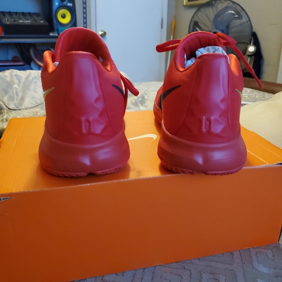 Kyrie Flytrap Shoes - Picture 5 of 7